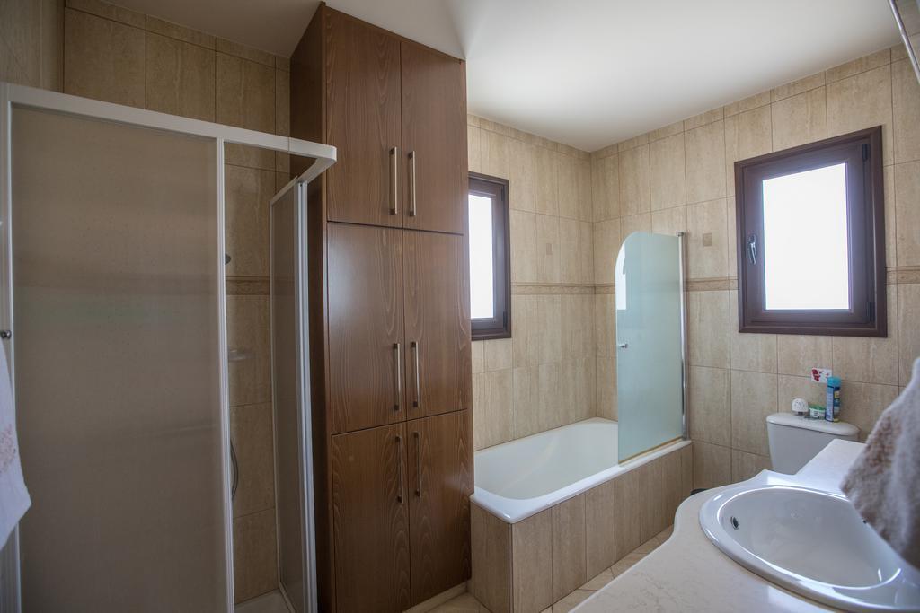 Artemisia Villa بروتاراس المظهر الخارجي الصورة
